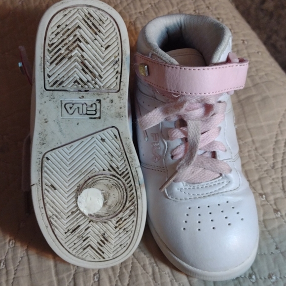 Girls old shoes size 7-1/2 Toddler - Picture 4 of 5